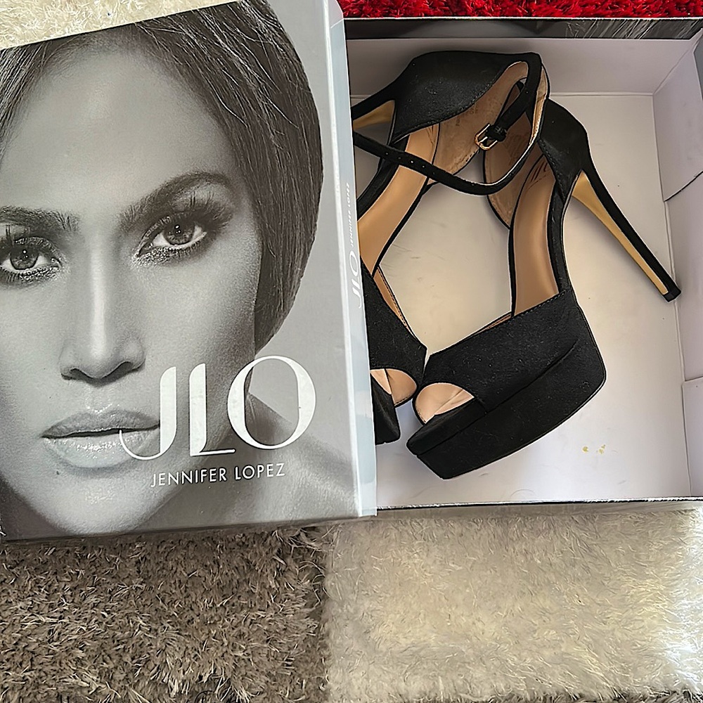 Black Jennifer Lopez heels.